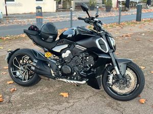 DUCATI DIAVEL V4 AVEC PACK SPORT RS ET ROADLOK