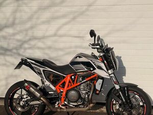 KTM 690 DUKE 2015 – AKRAPOVIČ – 19 600 KM – ENTRETIEN OK