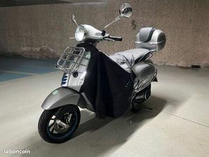 VESPA ELETTRICA 50 - 6500KM (À RÉPARER CAR DÉFAUT DE RECHARGE MAIS BATTERIE OK)