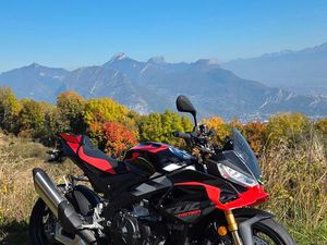 APRILIA TUONO V4 FACTORY - 04/25 - 1ERE MAIN - 1150 KM - TBE - 18375 EUROS