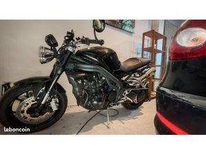 TRIUMPH SPEED TRIPLE 1050