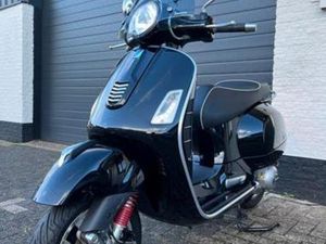 VESPA GTS 300 300CC ABS ASR MOTORSCOOTER PIAGGIO ZWART — SCOOTERS | VESPA — MARKTPLAATS