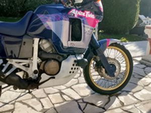 HONDA AFRICA TWIN 750 RD04