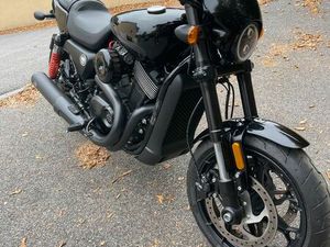 HARLEY DAVIDSON STREET ROD 750