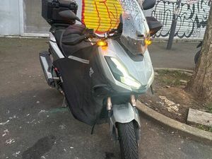 HONDA ADV 350 TOUT ÉQUIPÉ