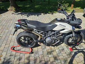 DUCATI HYPERMOTARD 796 BIANCO