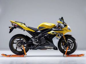 YAMAHA R1 SUPER FLOT!