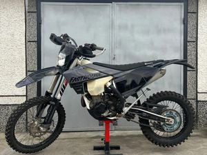 HUSQVARNA FE 450 →