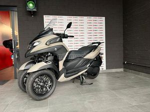 YAMAHA - TRICITY
