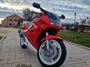 HONDA - VFR 750 F RC36