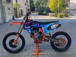 KTM SX-F FACTORY EDITION →