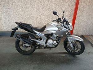 YAMAHA FAZER 250 LE BLACK EDITION