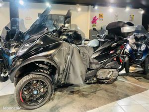 PIAGGIO MP3 400 HPE SPORT / ÉQUIPÉ / LIVRAISON & FINANCEMENT POSSIBLE