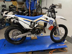 HUSQVARNA FE350 HERITAGE, OFFENE LEISTUNG EINGETRAGEN, 922KM 22BH