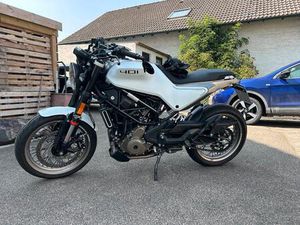 HUSQVARNA VITPILEN 401 MIT LENKERUMBAU U. HECKUMBAU