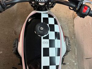 MOTO GUZZI V7 STONE TEN JUIN 2025