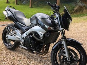 SUZUKI GSR 600
