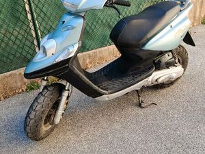 BOOSTER NEXT ■TRÈS BON ÉTAT ■ÉTAT D'ORIGINE ■2 PNEU MICHELIN ■ÉCHAPPEMENT GIANNELLI GO■ COUPLE VARIATEUR MALOSSI■PEINTURE D'ORIGINE TOUT EN MARCHE NICKEL ■CARTE