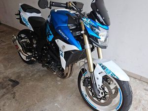 SUZUKI GSR 750