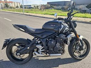TRIUMPH TRIDENT 660 ÁGUAS LIVRES