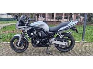 YAMAHA FZS 600 ARGENTO