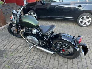 TRIUMPH BONNEVILLE BOBBER