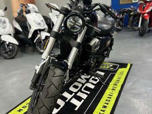 HYOSUNG GV 125 ZWART