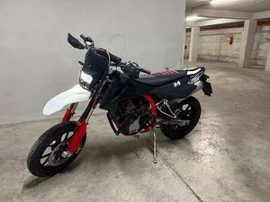 SWM SM 125 R FACTORY ZWART