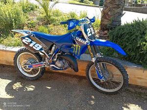 ② YAMAHA YZ 125