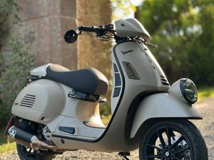 VESPA GTV 300 ERST 960KM MIT GARANTIE