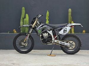 YZ 450 F A MATRICULADA MONSTER ENERGY TEAM LTD EDITION (AKRAPOVIC) PARQUE DAS NAÇÕES