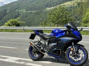 YAMAHA YZF-R7 BLAU