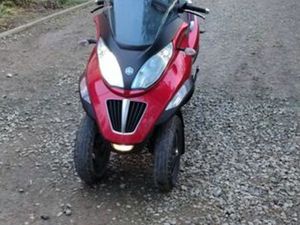 PIAGIOO MP 3 POJEMNOŚĆ 400 L5E KAT B JASLO