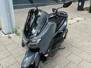 YAMAHA N MAX 125 ROLLER MOTORRAD