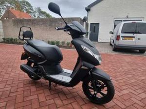 PEUGEOT KISBEE 1485KM ALS NIEUW! — SCOOTERS | PEUGEOT — MARKTPLAATS