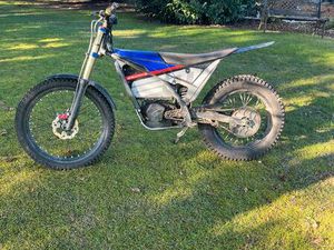 ELECTRIC MOTION ESCAPE R 22