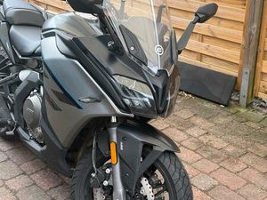CFMOTO CF MOTO 650 GT SPORT TOURING MOTORRAD GRAU/SILBER