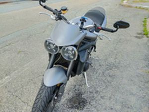 TRIUMPH STREET TRIPLE 675R