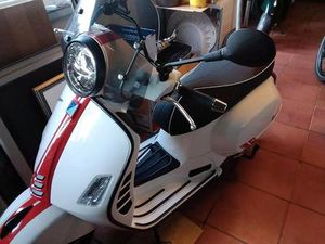 ② PIAGGIO VESPA 300 GTS