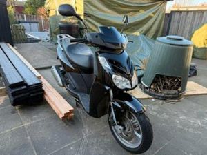 APRILLIA SPORT CITY CUBE 300 MOTORSCOOTER — SCOOTERS | APRILIA — MARKTPLAATS