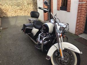 HARLEY DAVIDSON ROADKING