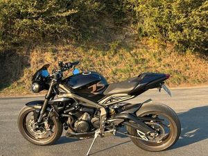 TRIUMPH STREET TRIPLE RS