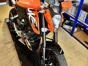 KTM DUKE 125 IM KLASSISCHEN ORANGE/SCHWARZ TÜV BIS 7/2027
