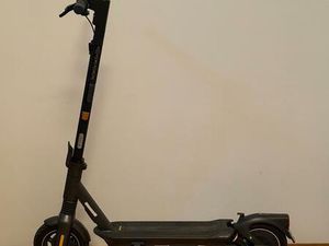 SEGWAY NINEBOT MAX G2D E-SCOOTER - UNTER 10KM GEFAHREN