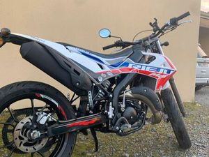 50 CC RIEJU MRT SM LOW BLANCA REPUBLICA ES V2