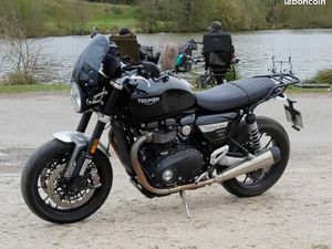 MOTO TRIUMPH 1200 SPEED TWIN NOIR