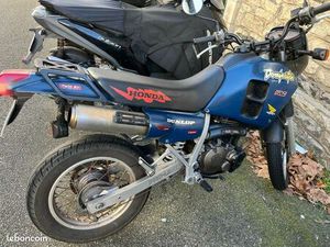 MOTO HONDA DOMINATOR