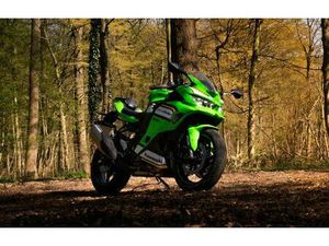 KAWASAKI NINJA ZX4RR