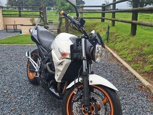 MOTO 600 GSR TRÈS BON ÉTAT