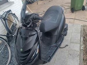 ② PIAGGIO ZIP A KLASSE